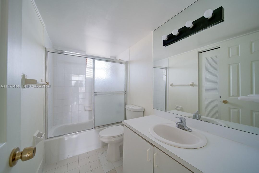 For Sale: $199,000 (1 beds, 1 baths, 792 Square Feet)
