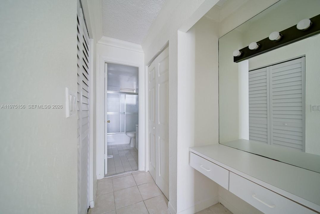 For Sale: $199,000 (1 beds, 1 baths, 792 Square Feet)