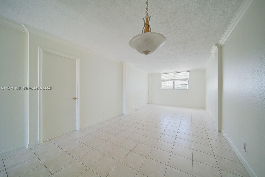 For Sale: $199,000 (1 beds, 1 baths, 792 Square Feet)