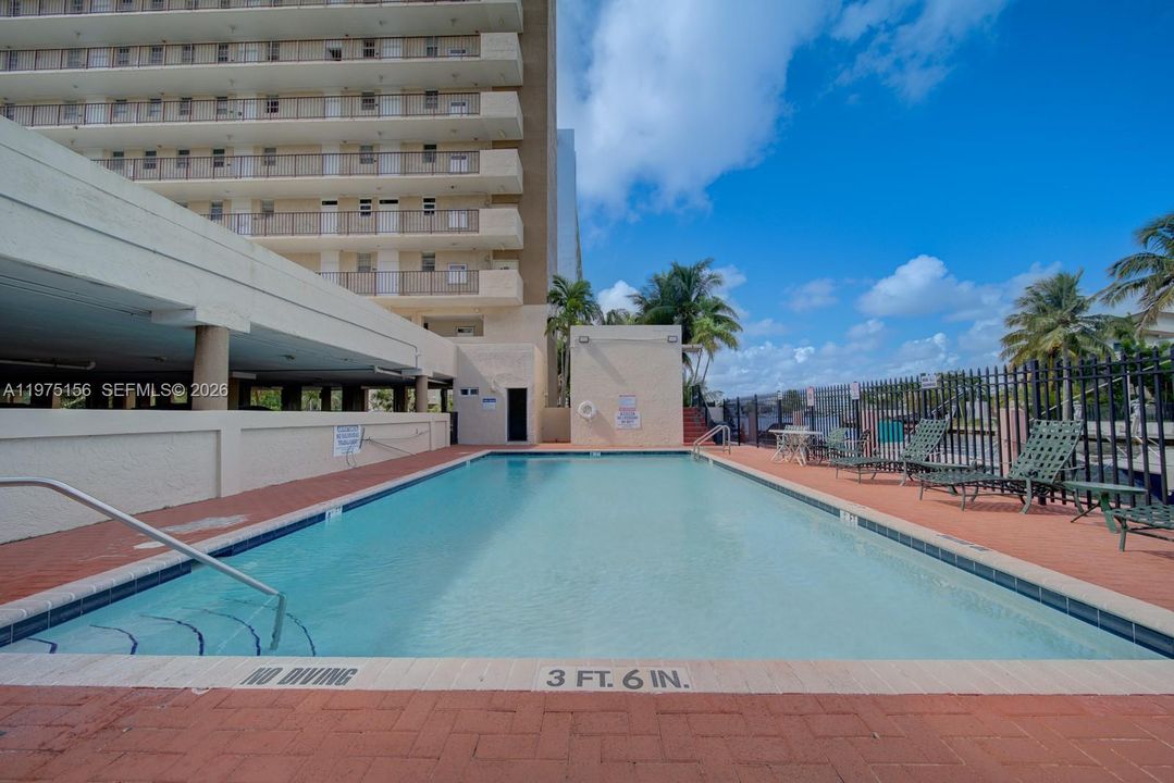 For Sale: $199,000 (1 beds, 1 baths, 792 Square Feet)