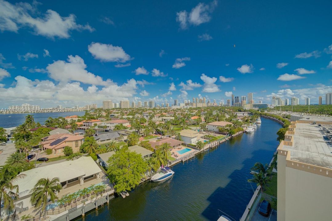 For Sale: $199,000 (1 beds, 1 baths, 792 Square Feet)