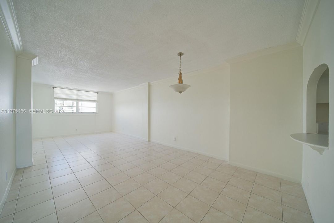 For Sale: $199,000 (1 beds, 1 baths, 792 Square Feet)