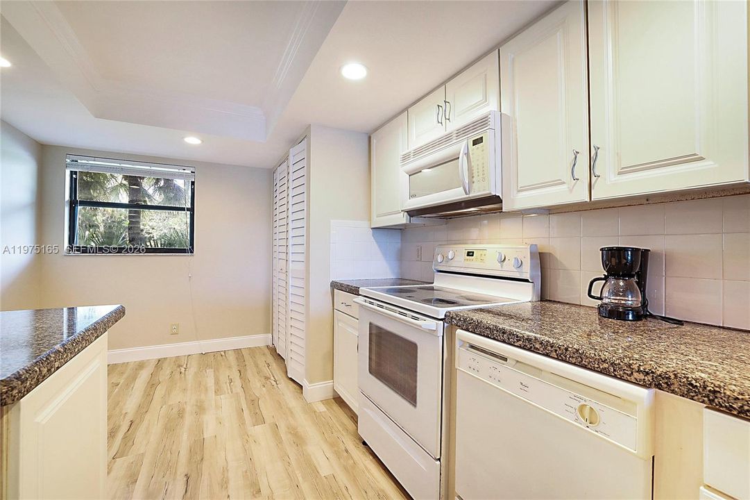 En Venta: $340,000 (2 camas, 2 baños, 1374 Pies cuadrados)