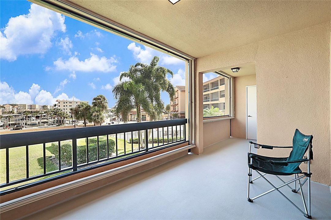 En Venta: $340,000 (2 camas, 2 baños, 1374 Pies cuadrados)