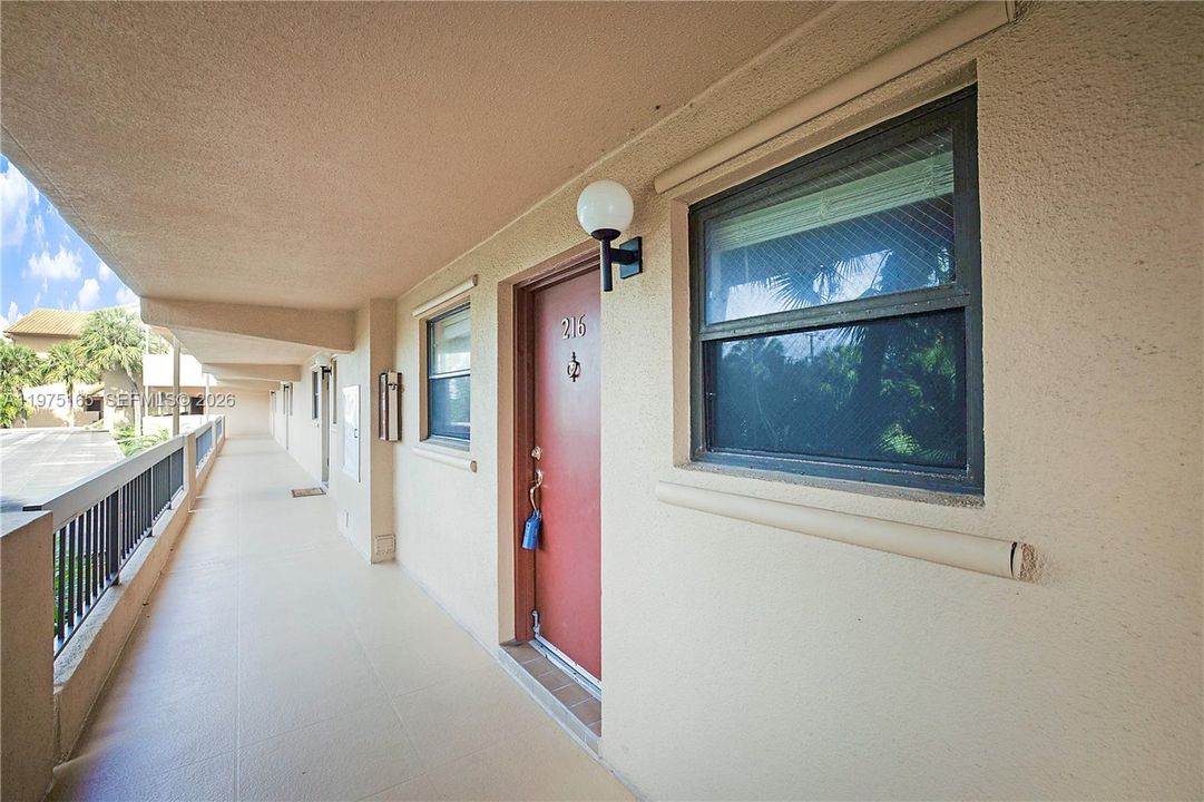 En Venta: $340,000 (2 camas, 2 baños, 1374 Pies cuadrados)