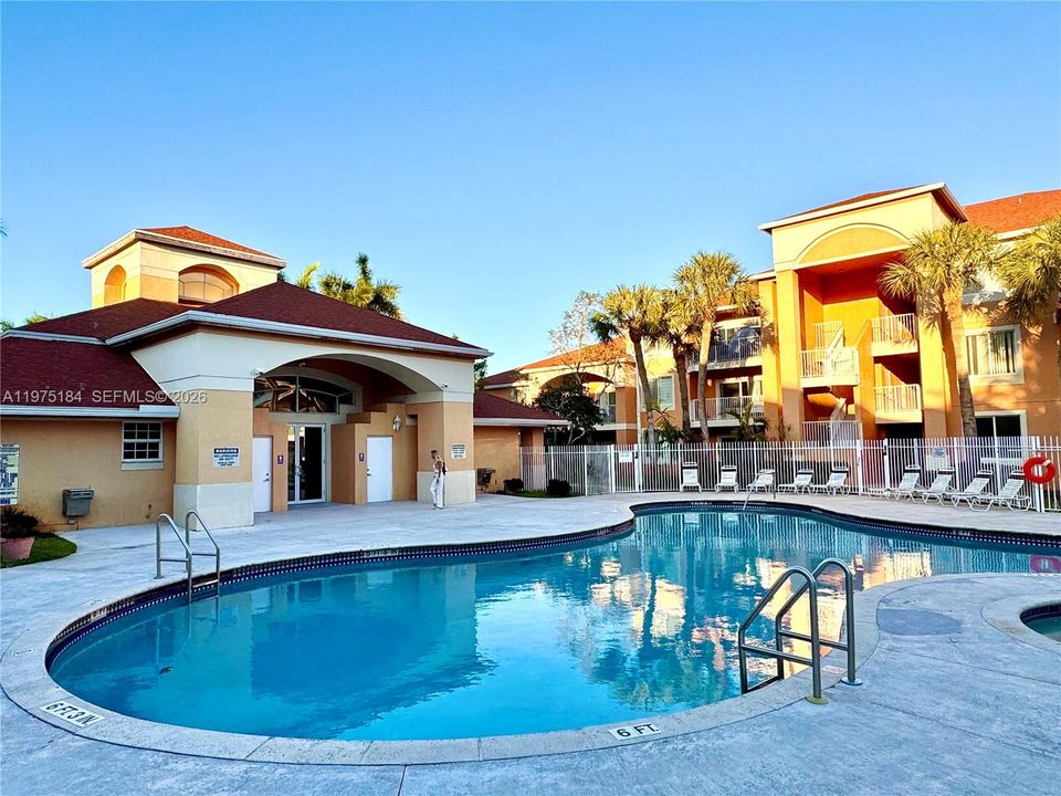 Activo con contrato: $199,900 (2 camas, 2 baños, 963 Pies cuadrados)