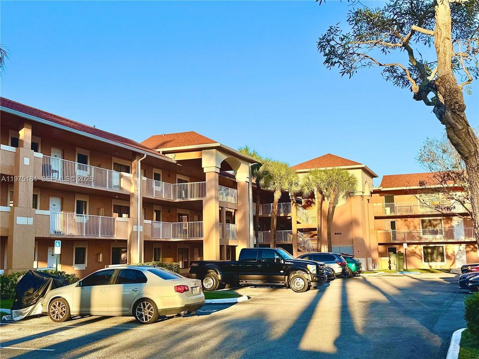 Activo con contrato: $199,900 (2 camas, 2 baños, 963 Pies cuadrados)