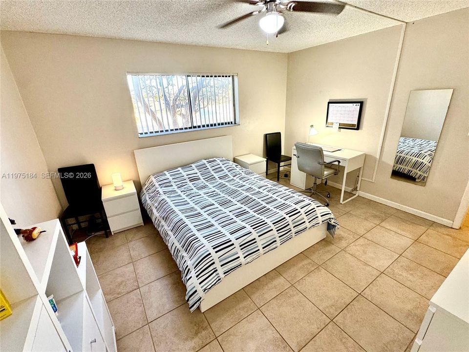 Activo con contrato: $199,900 (2 camas, 2 baños, 963 Pies cuadrados)