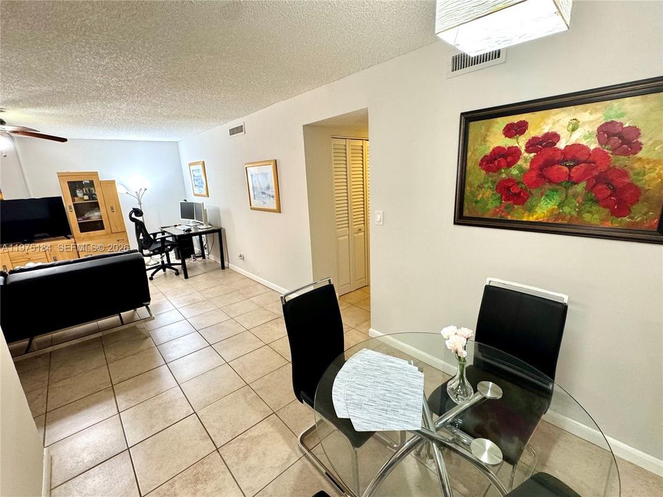 Activo con contrato: $199,900 (2 camas, 2 baños, 963 Pies cuadrados)