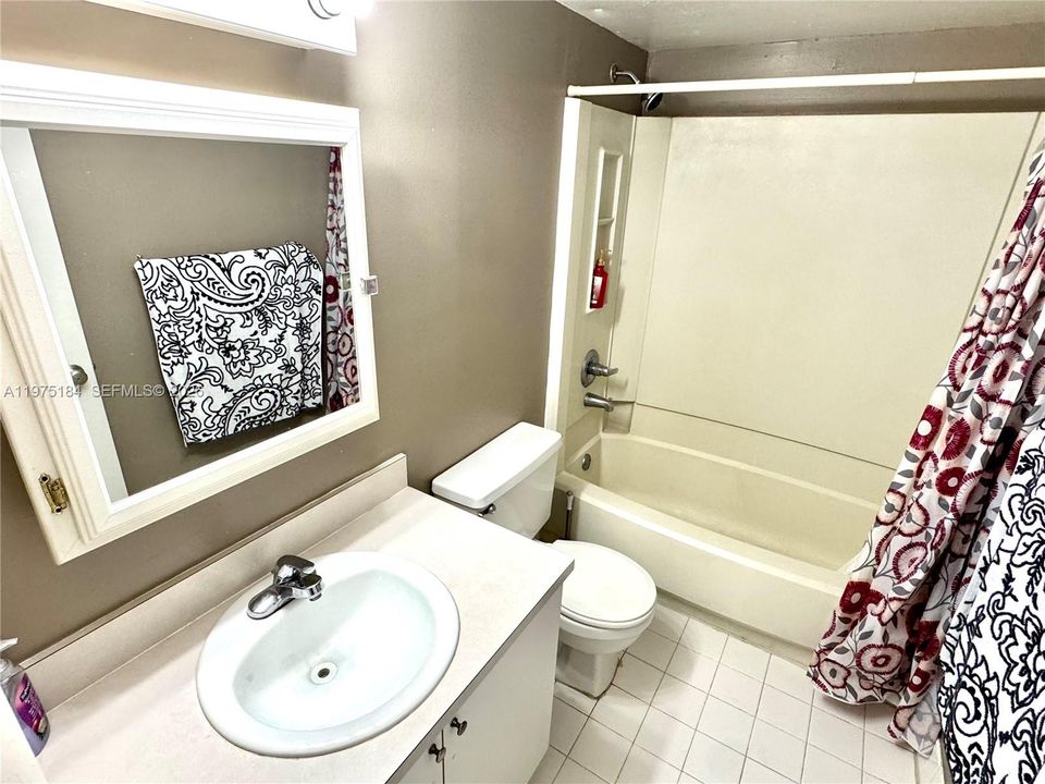 Activo con contrato: $199,900 (2 camas, 2 baños, 963 Pies cuadrados)