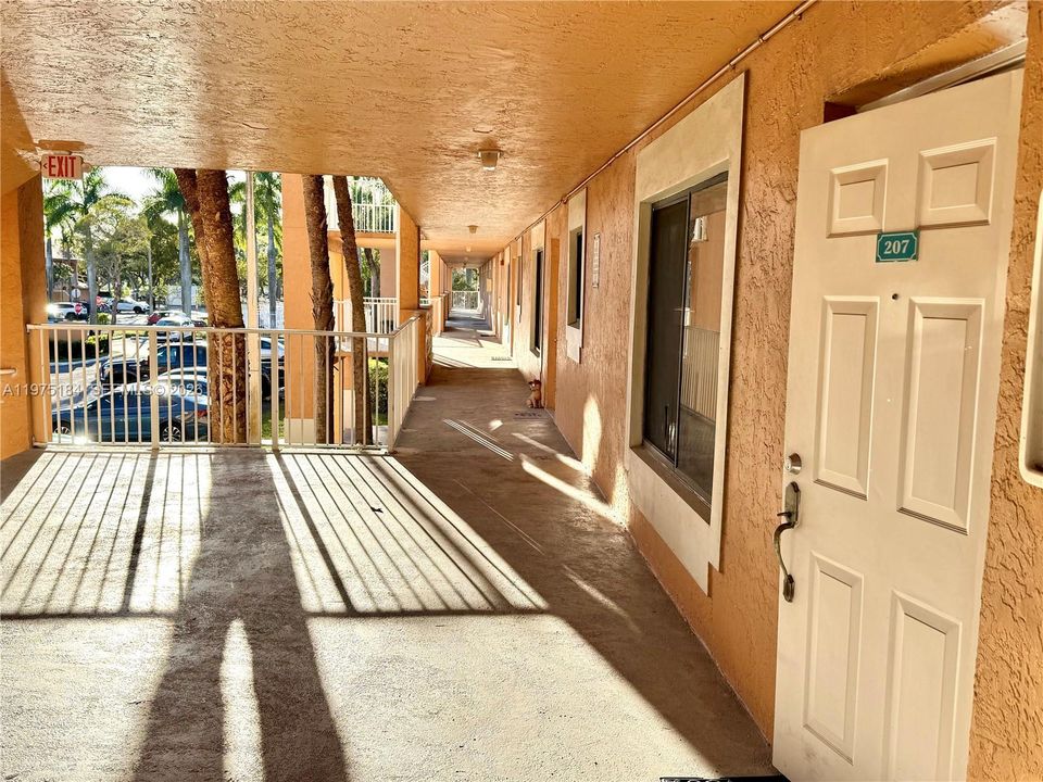 Activo con contrato: $199,900 (2 camas, 2 baños, 963 Pies cuadrados)
