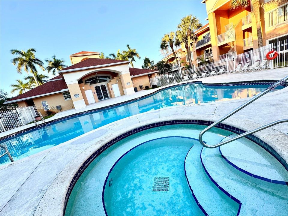 Activo con contrato: $199,900 (2 camas, 2 baños, 963 Pies cuadrados)