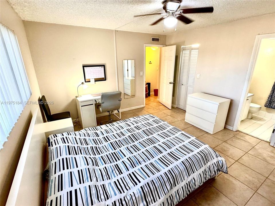 Activo con contrato: $199,900 (2 camas, 2 baños, 963 Pies cuadrados)