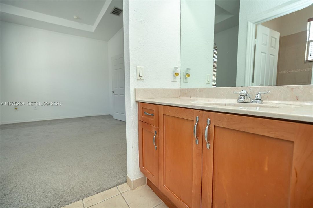 На продажу: $334,900 (3 спален, 2 ванн, 1505 Квадратных фут)