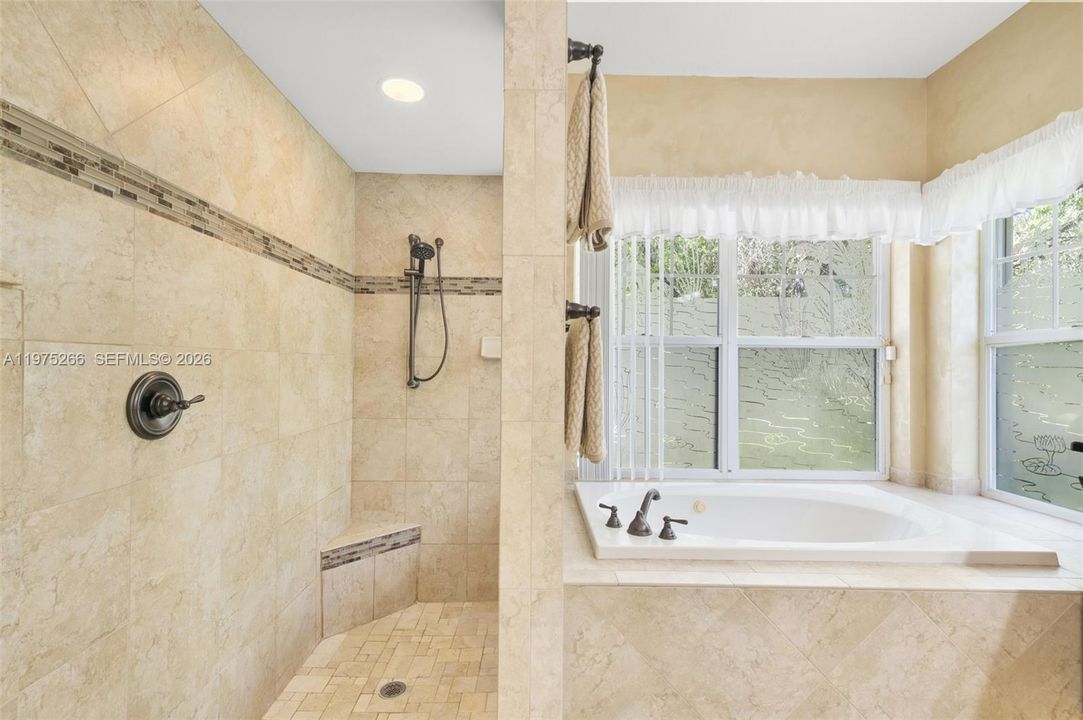 En Venta: $2,149,000 (3 camas, 2 baños, 3337 Pies cuadrados)