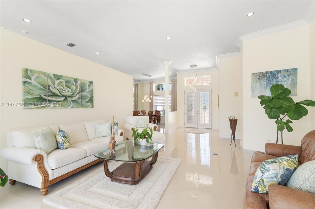 En Venta: $2,149,000 (3 camas, 2 baños, 3337 Pies cuadrados)
