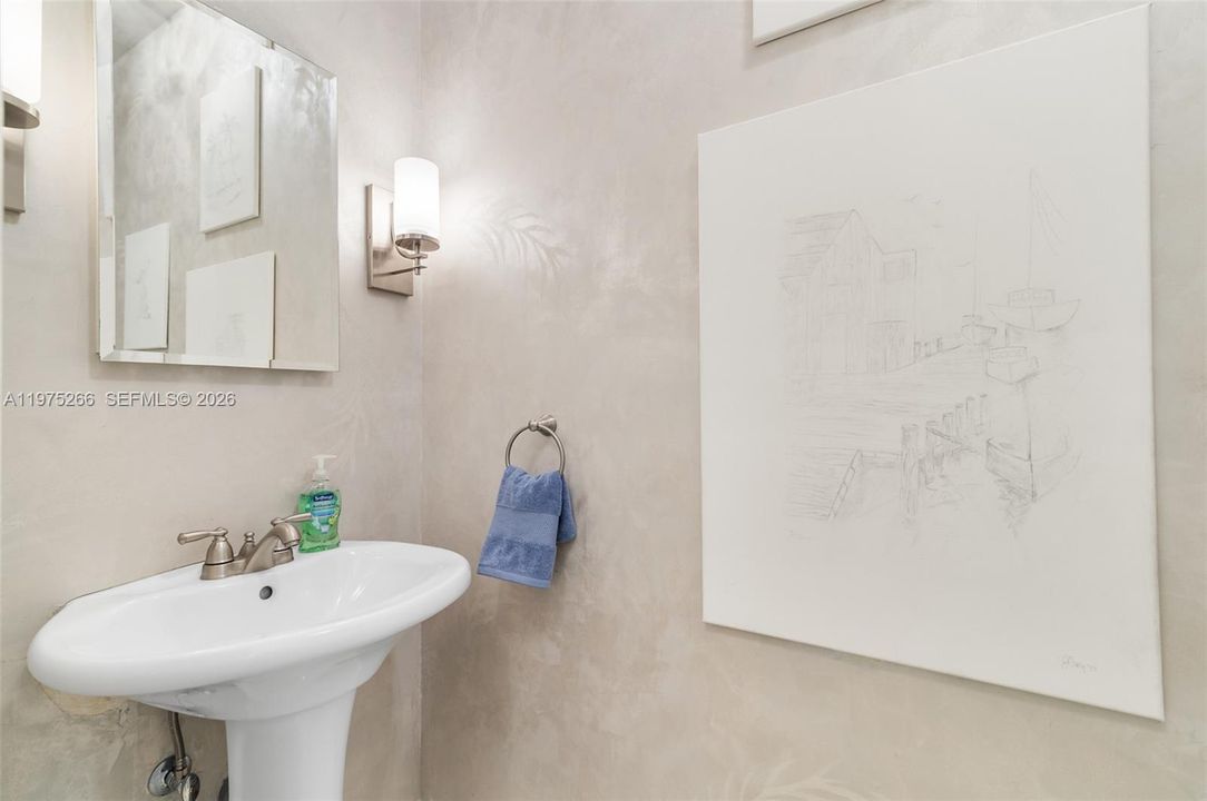 En Venta: $2,149,000 (3 camas, 2 baños, 3337 Pies cuadrados)