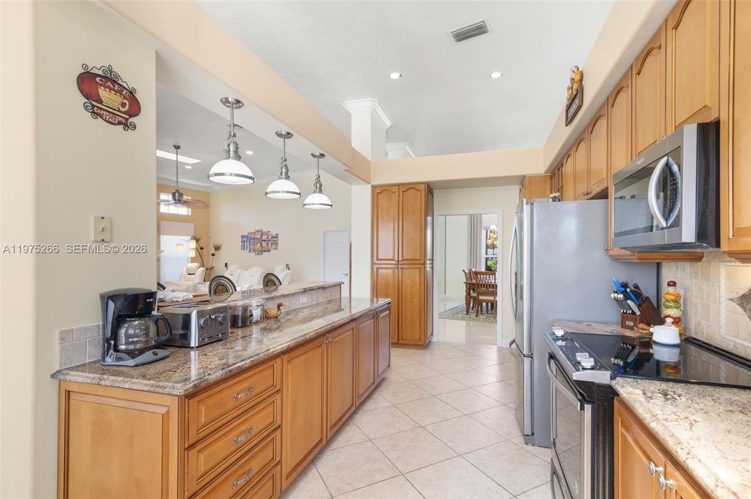 En Venta: $2,149,000 (3 camas, 2 baños, 3337 Pies cuadrados)