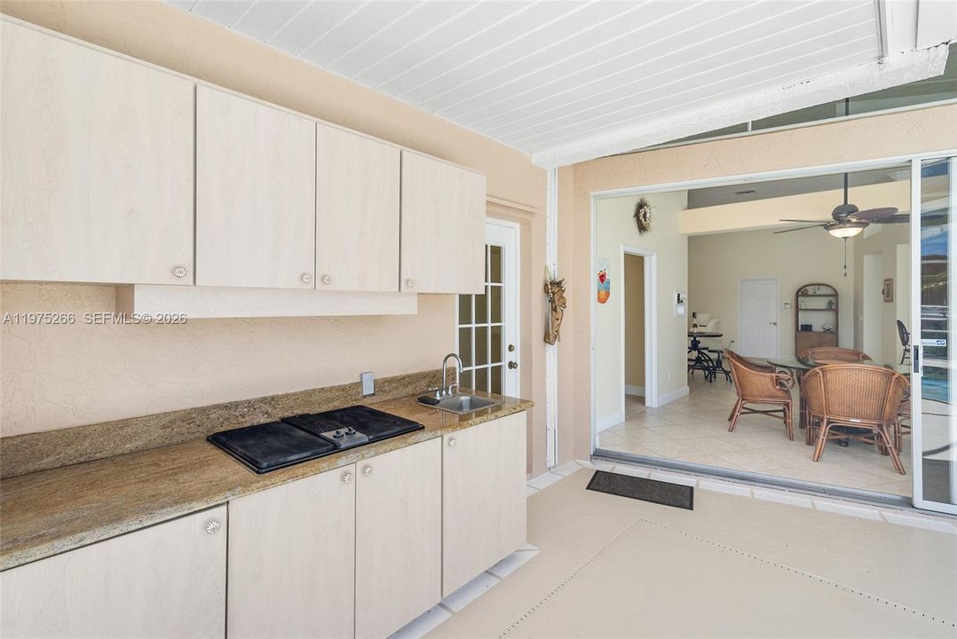 En Venta: $2,149,000 (3 camas, 2 baños, 3337 Pies cuadrados)