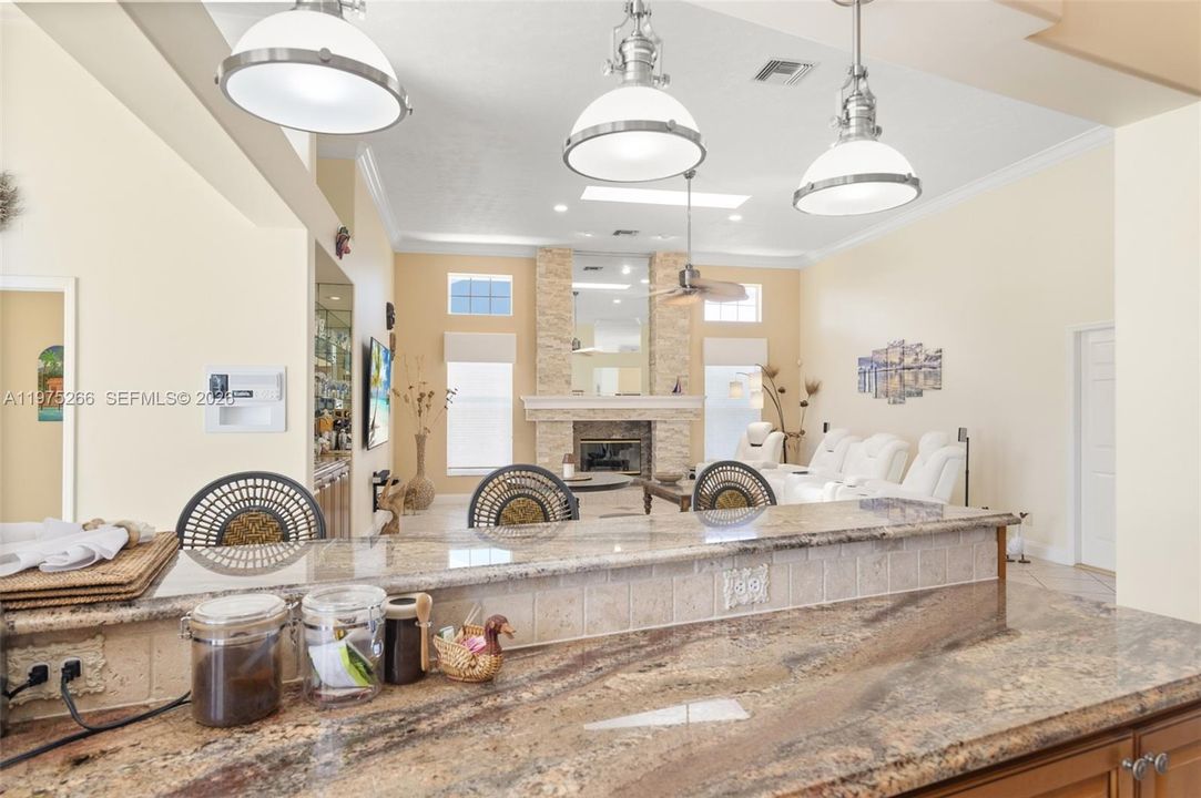 En Venta: $2,149,000 (3 camas, 2 baños, 3337 Pies cuadrados)