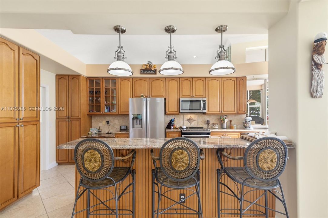 En Venta: $2,149,000 (3 camas, 2 baños, 3337 Pies cuadrados)