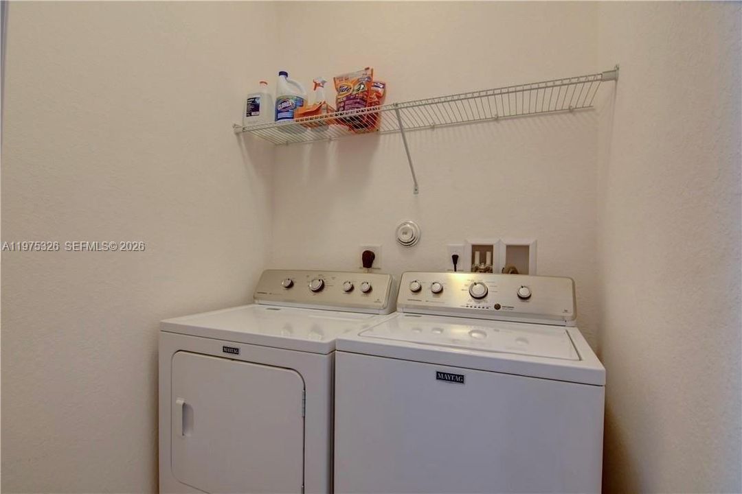 For Sale: $450,000 (3 beds, 2 baths, 1420 Square Feet)