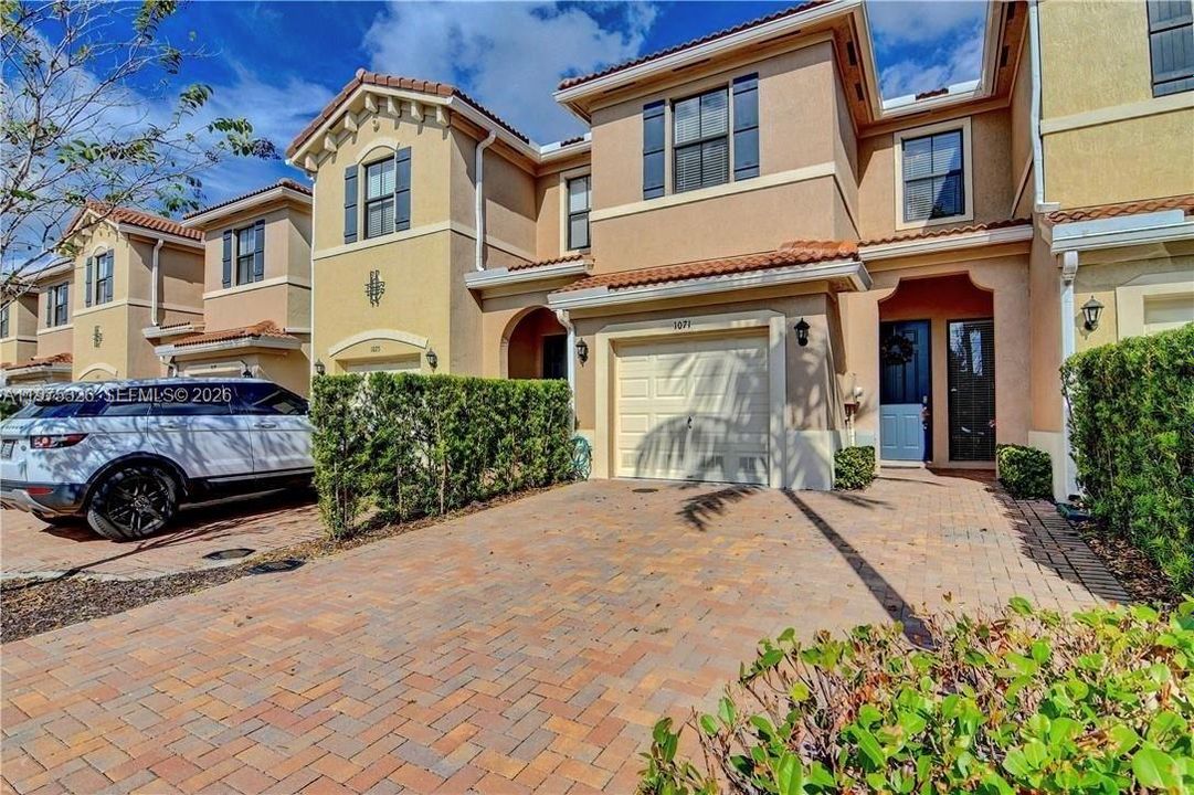 For Sale: $450,000 (3 beds, 2 baths, 1420 Square Feet)
