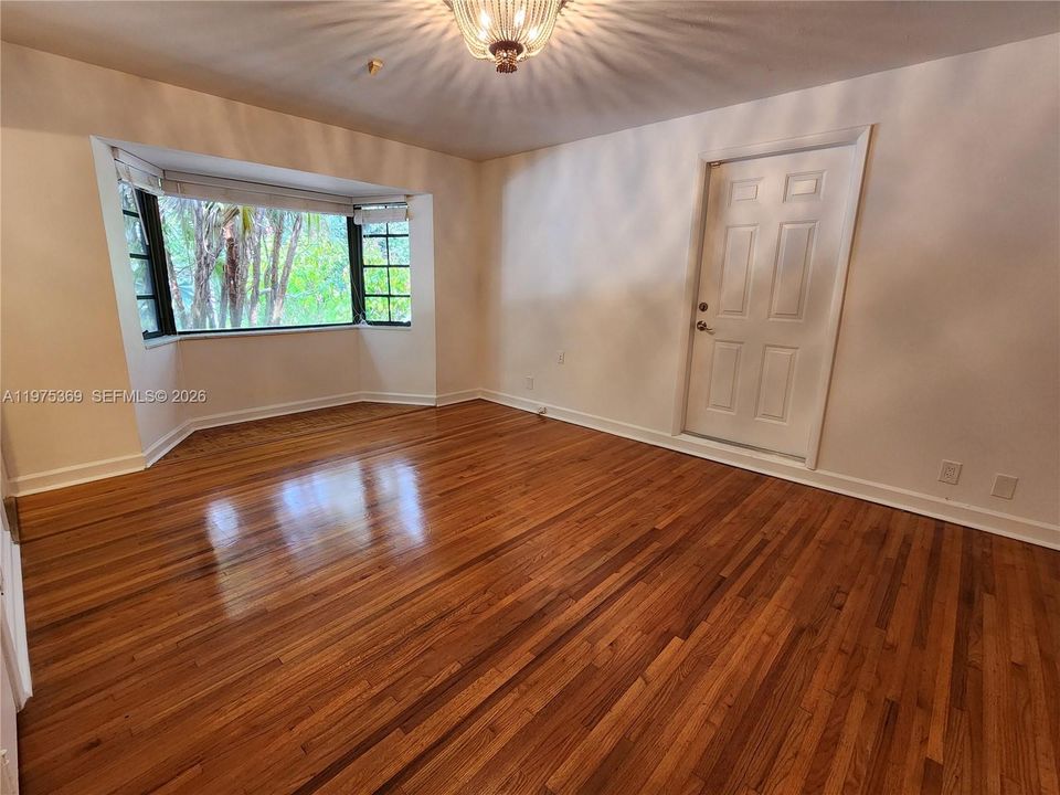 4th bedroom/2nd Primary Bedroom