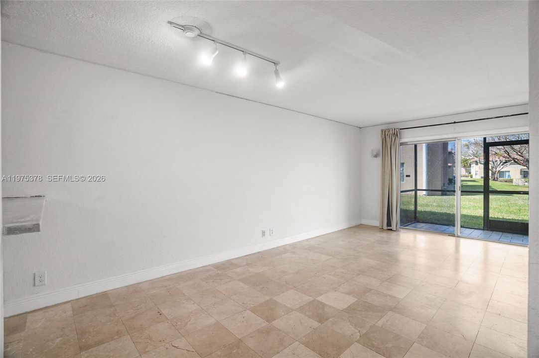 На продажу: $174,900 (2 спален, 2 ванн, 768 Квадратных фут)
