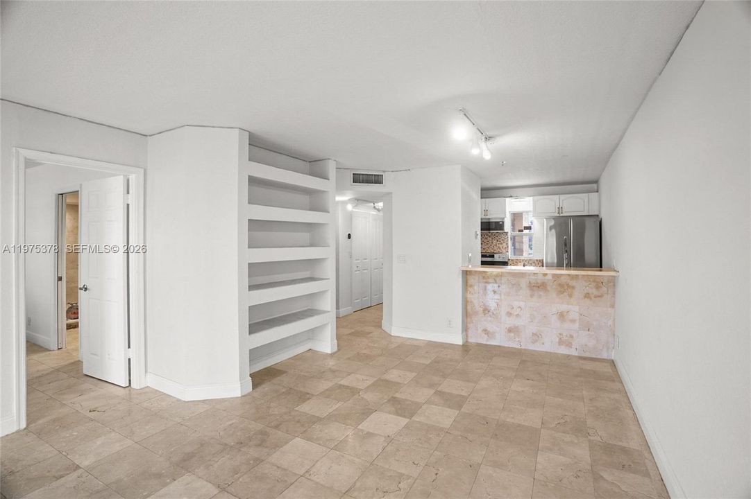 На продажу: $174,900 (2 спален, 2 ванн, 768 Квадратных фут)