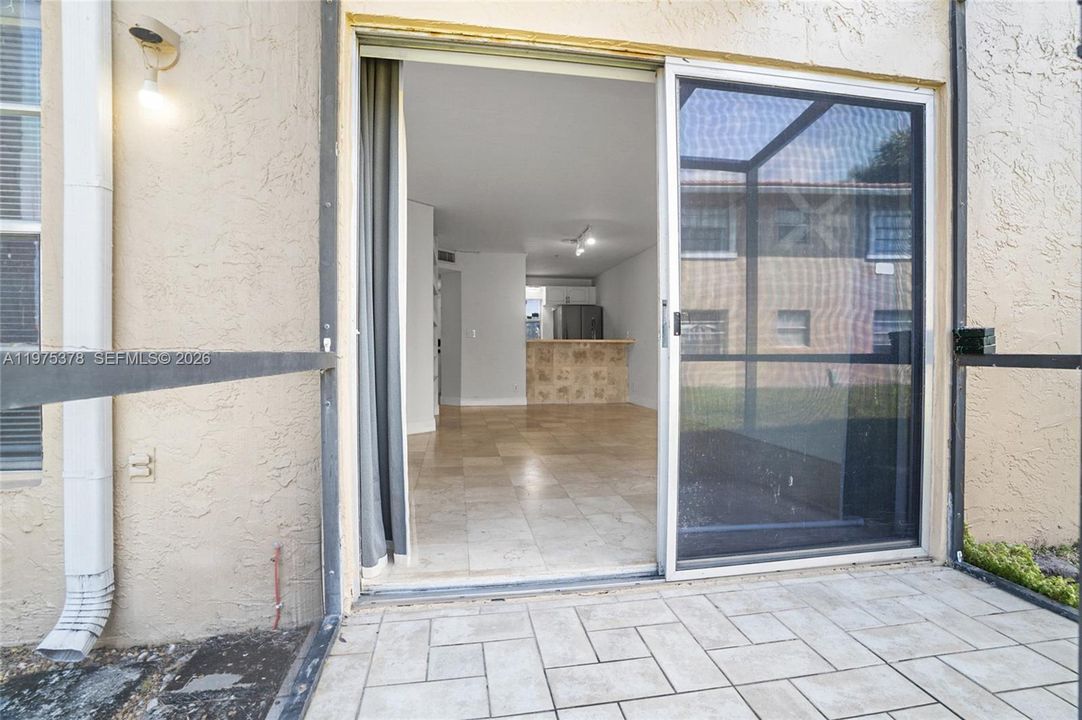 На продажу: $174,900 (2 спален, 2 ванн, 768 Квадратных фут)