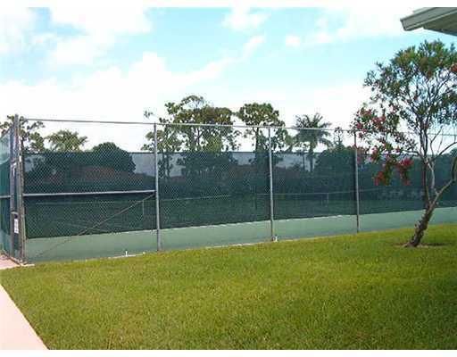 2 tennis courts