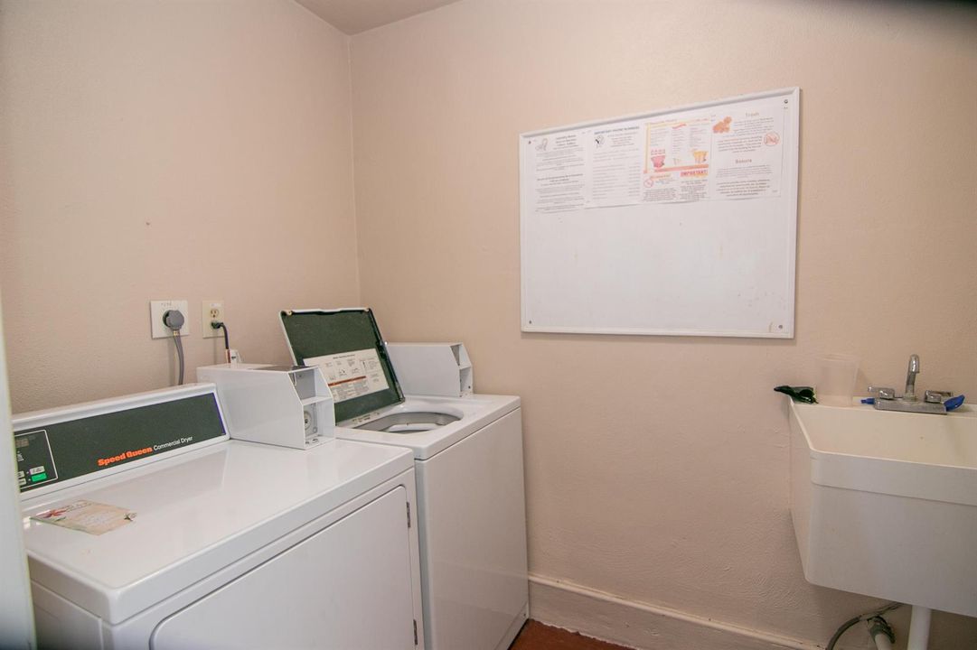 2668-LCG-common-laundry