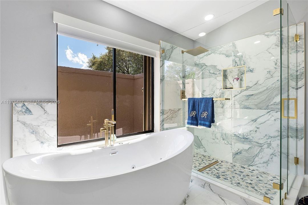 En Venta: $1,022,900 (4 camas, 3 baños, 3133 Pies cuadrados)