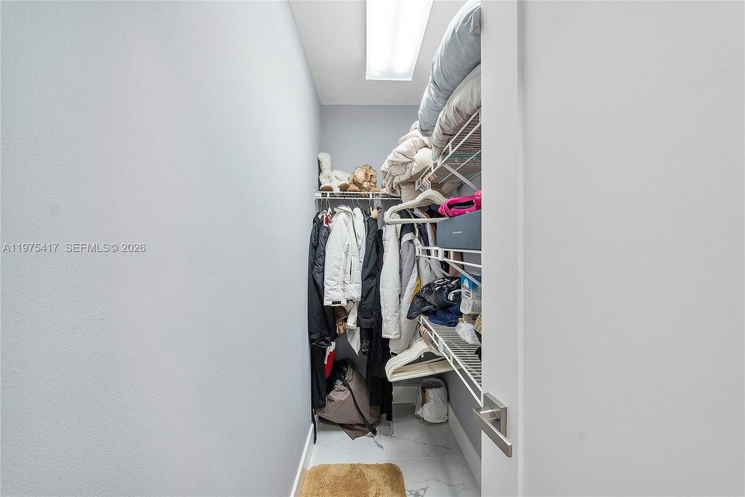 En Venta: $1,022,900 (4 camas, 3 baños, 3133 Pies cuadrados)