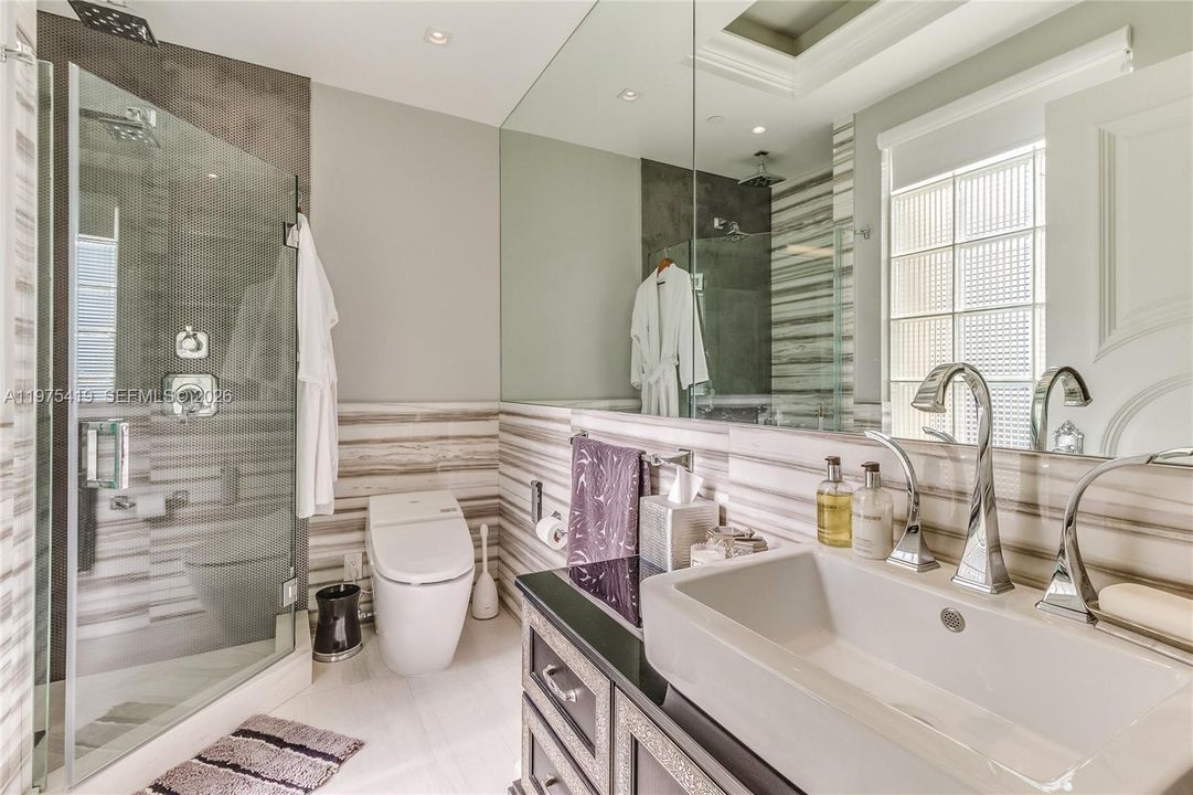 For Sale: $4,850,000 (3 beds, 3 baths, 1810 Square Feet)