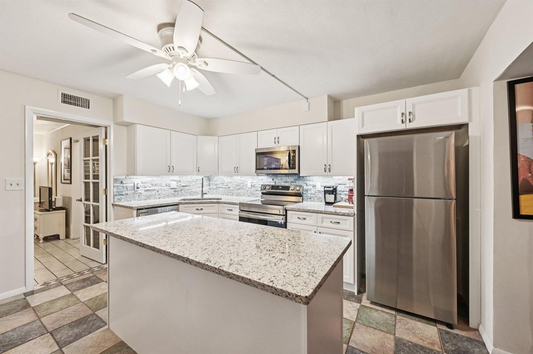 Spacious kitchen island & dining zone