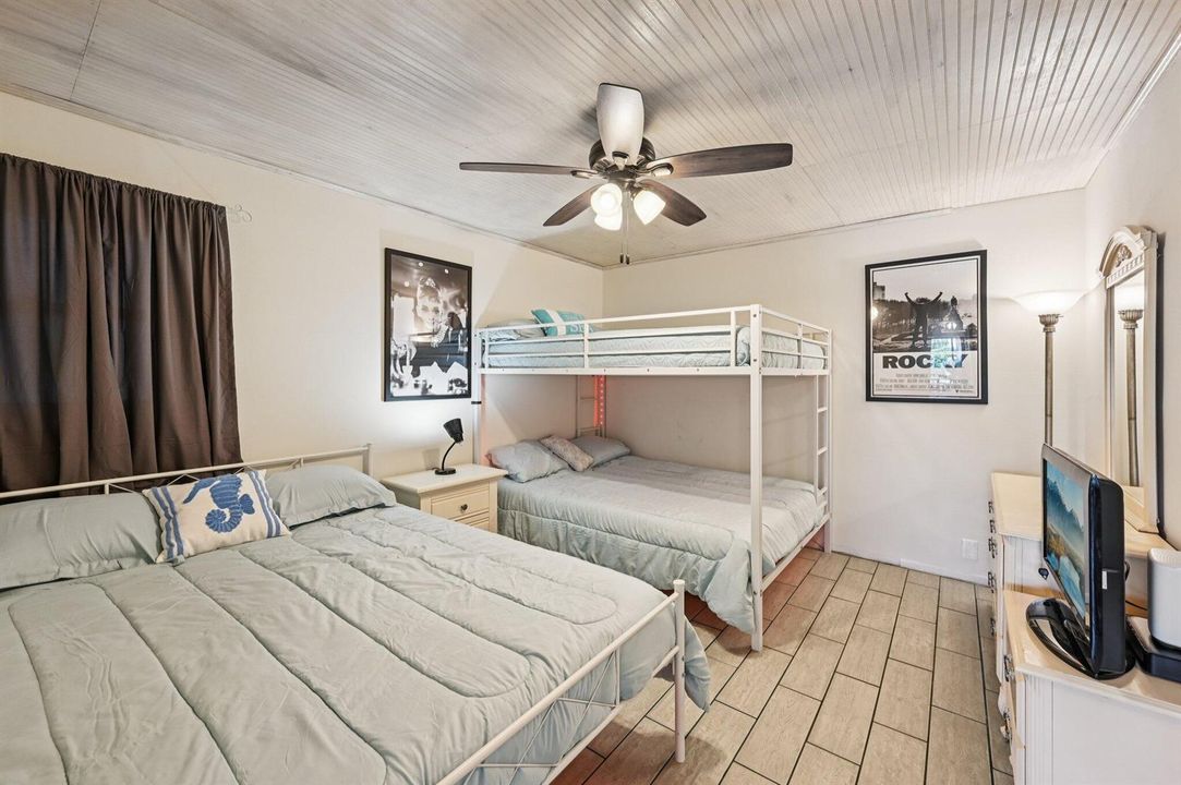 Bunk bed family bedroom