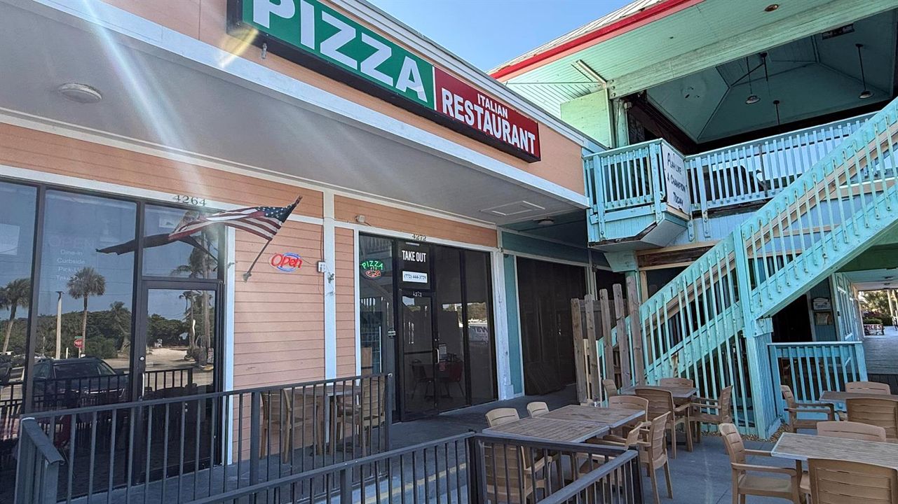 Pizza restaurant with outdoor patio