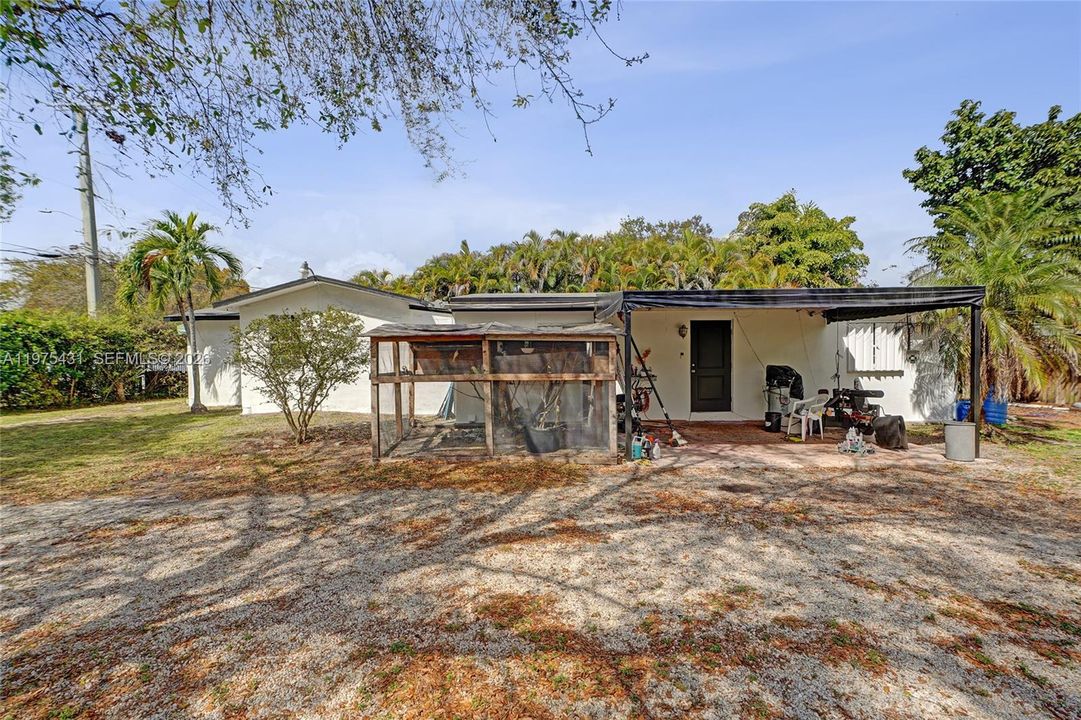 На продажу: $919,800 (0.32 acres)