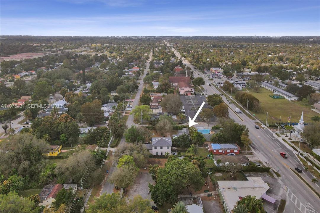 На продажу: $919,800 (0.32 acres)
