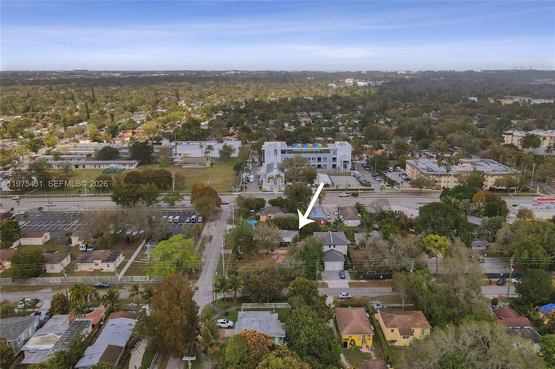 На продажу: $919,800 (0.32 acres)