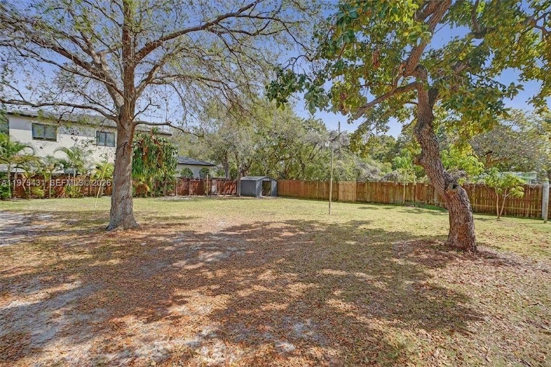 На продажу: $919,800 (0.32 acres)