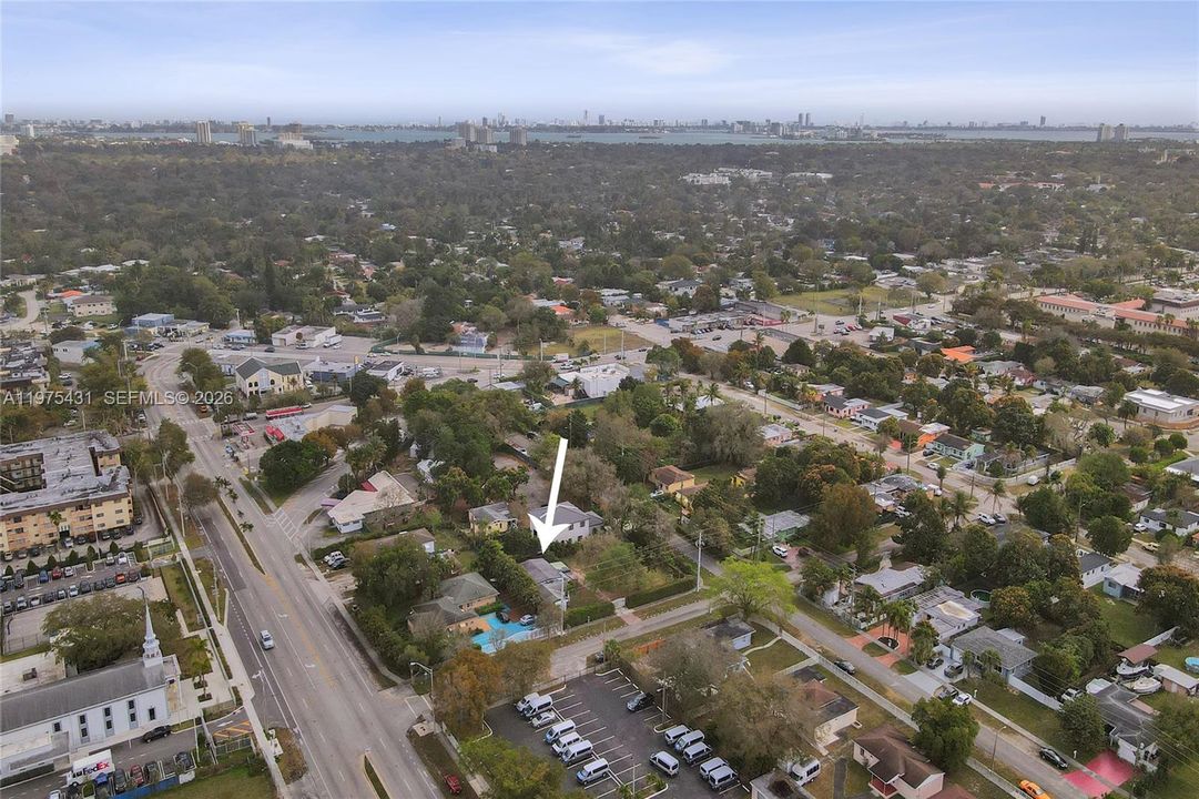 На продажу: $919,800 (0.32 acres)