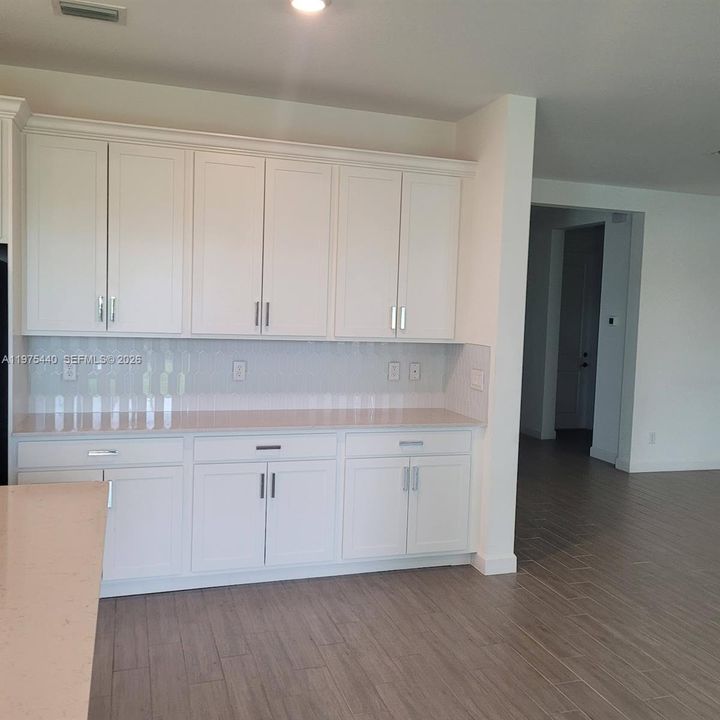 В аренду: $4,400 (4 спален, 3 ванн, 2373 Квадратных фут)