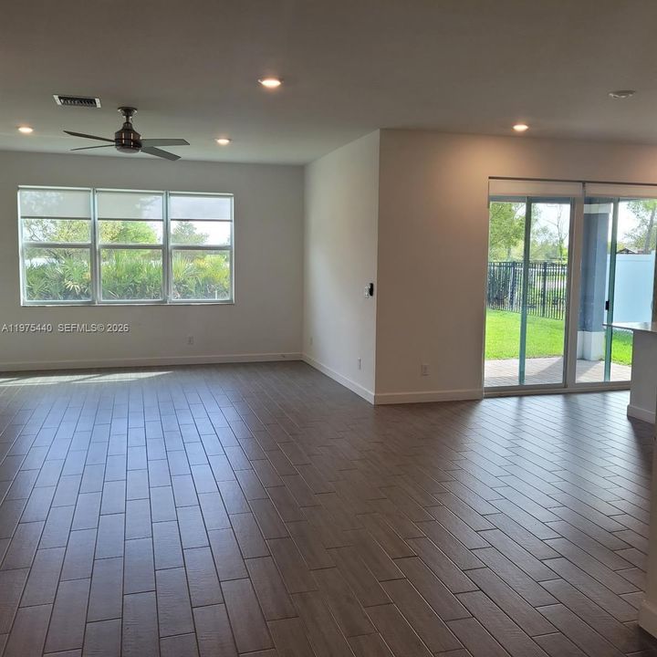 В аренду: $4,400 (4 спален, 3 ванн, 2373 Квадратных фут)