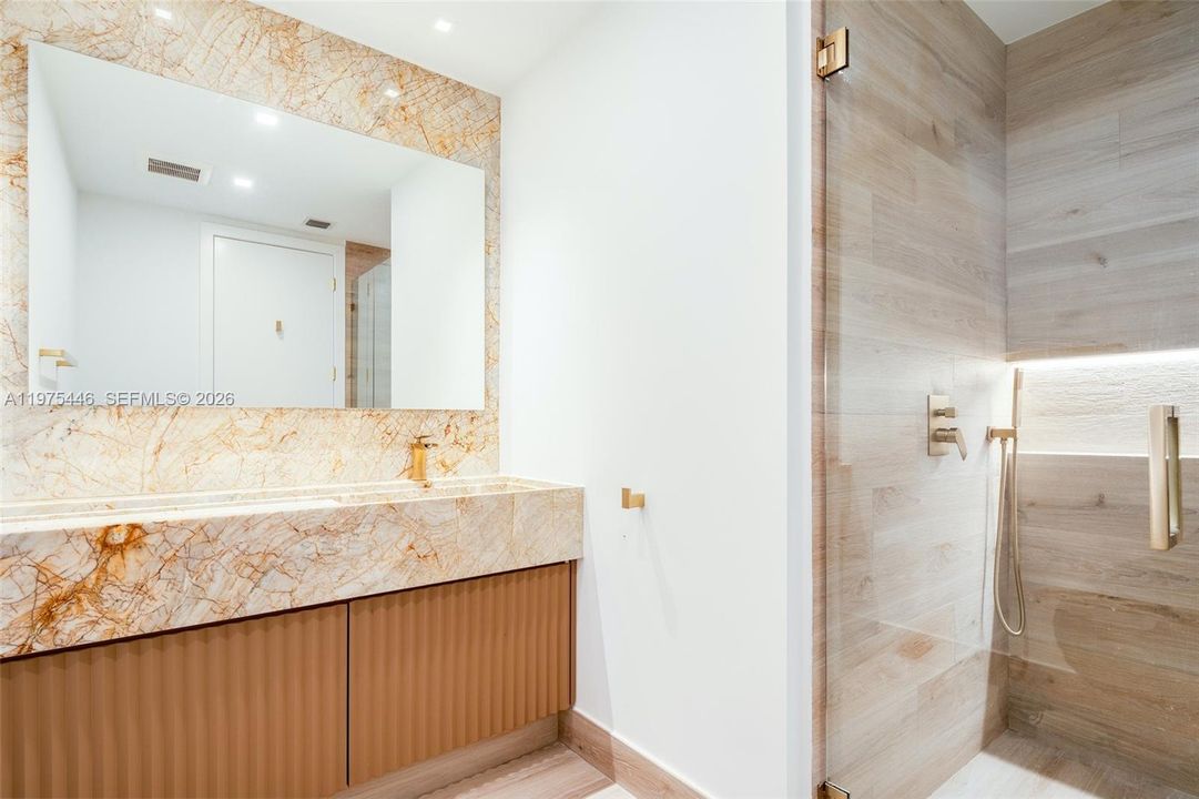 For Rent: $20,000 (6 beds, 6 baths, 3891 Square Feet)