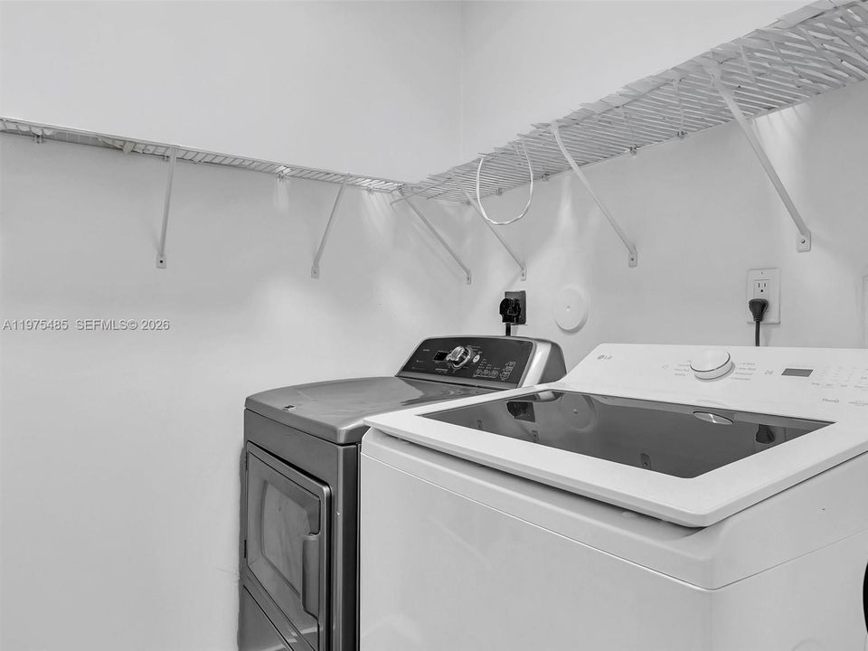 Recently Rented: $5,500 (3 beds, 2 baths, 1852 Square Feet)