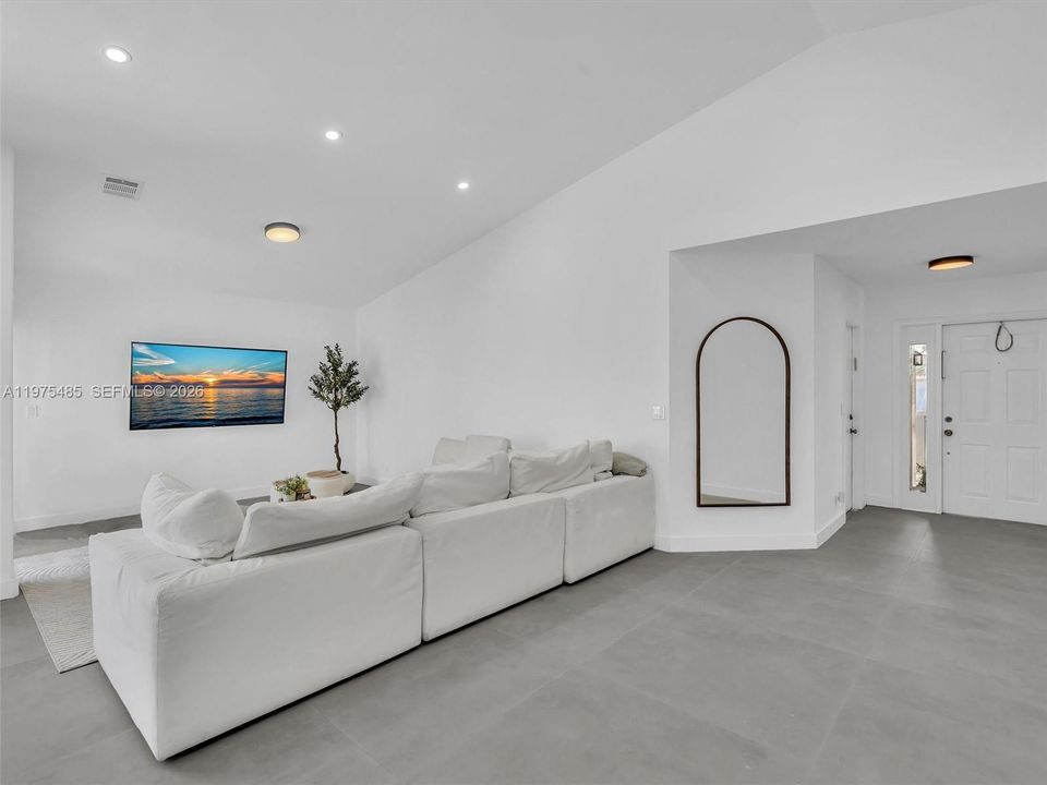 Recently Rented: $5,500 (3 beds, 2 baths, 1852 Square Feet)