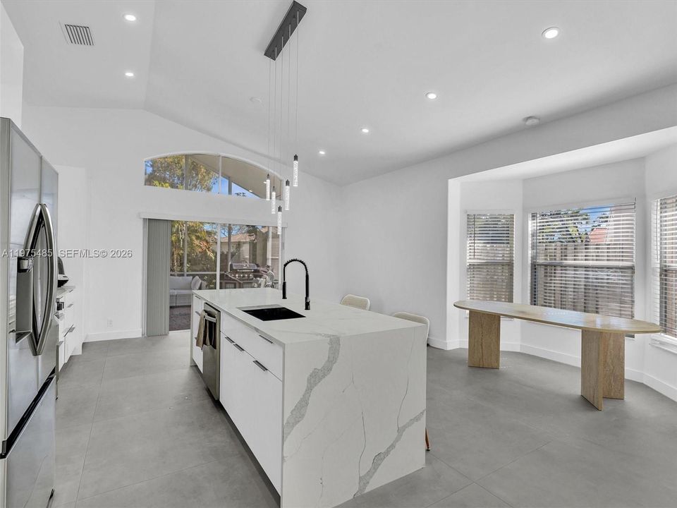 Recently Rented: $5,500 (3 beds, 2 baths, 1852 Square Feet)